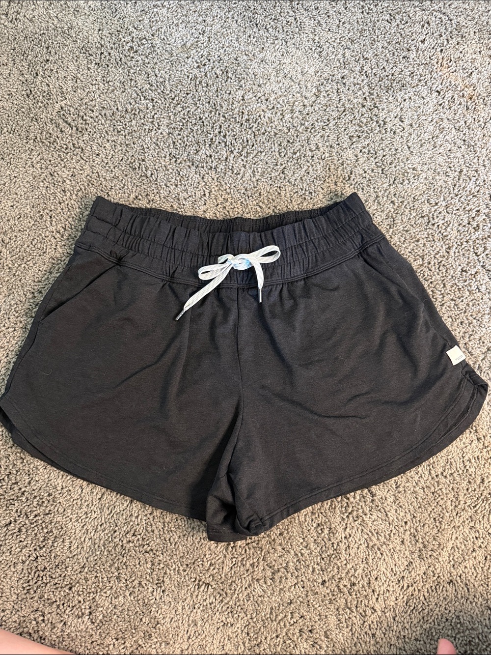 Vuori Halo Performance Short in Black Heather